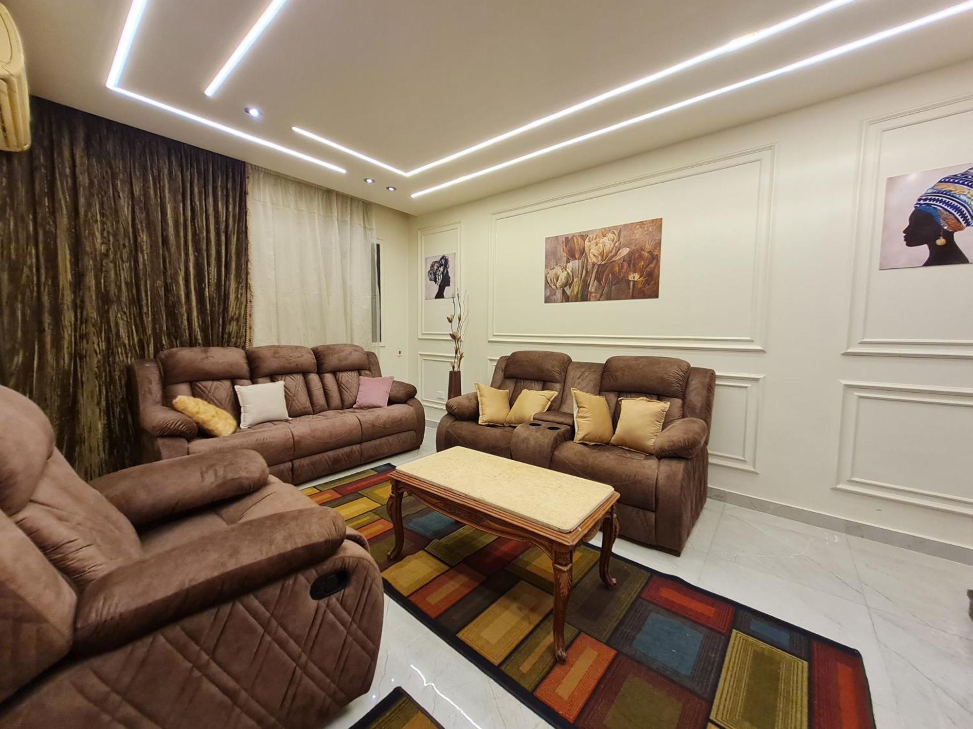 Luxurious 3-bedroom Dokki Downtown - Ideal Location Downtown Giza Apartment *